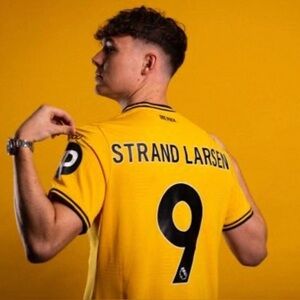 NWT JØRGEN STRAND LARSEN WOLVES 24/25 HOME JERSEY BY SUDU